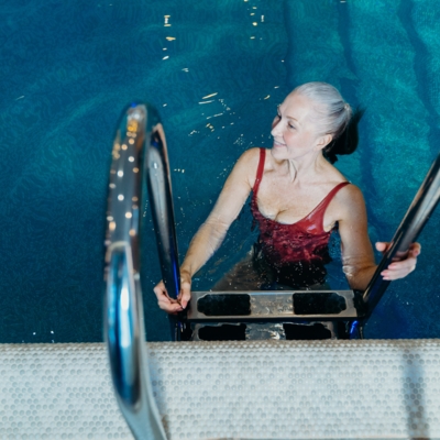 La natation : fontaine de jouvence des séniors ?